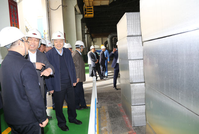 河南省企業(yè)聯(lián)合會、企業(yè)家協(xié)會會長梁鐵山一行到萬基控股集團調(diào)研指導工作