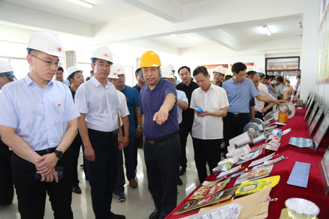 舞鋼市市委副書記、市長朱志騫率隊(duì)到洛陽萬基鋁加工有限公司觀摩