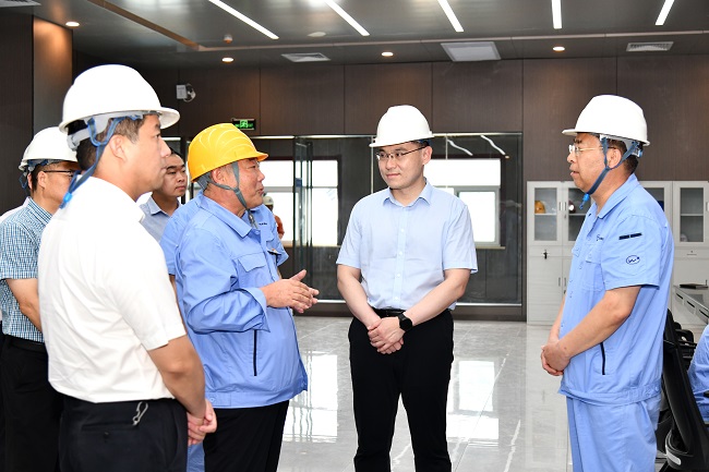 新安縣委書記、縣長王智一行到萬基控股集團(tuán)調(diào)研