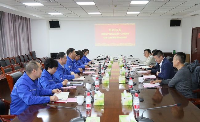 新疆建設兵團第十三師黨委常委、副師長馮立一行到萬基控股集團考察交流