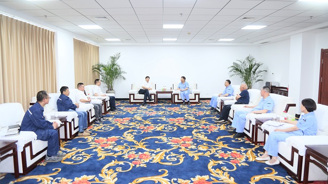 中電建河南工程有限公司黨委書(shū)記、董事長(zhǎng)劉長(zhǎng)龍一行到萬(wàn)基控股集團(tuán)交流訪談